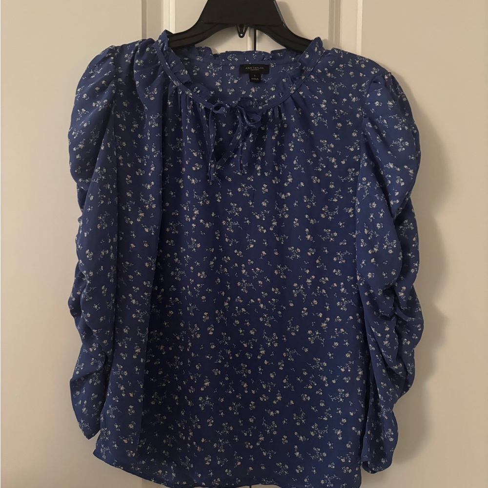 Ann Taylor Blue and White Puff Sleeve Blouse